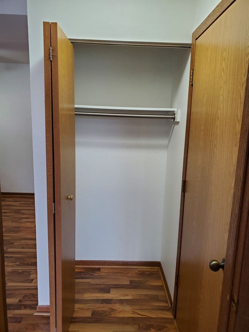 Madison Apartment: 5806 Raymond Road