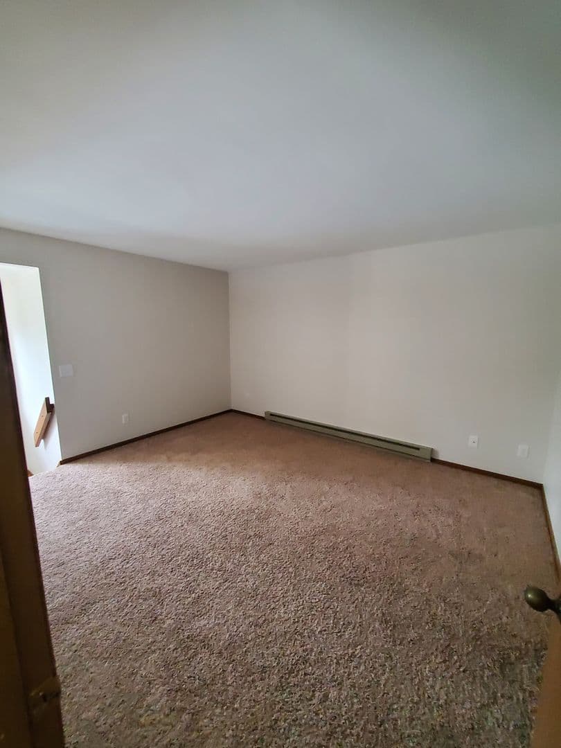 Madison Apartment: 5806 Raymond Road