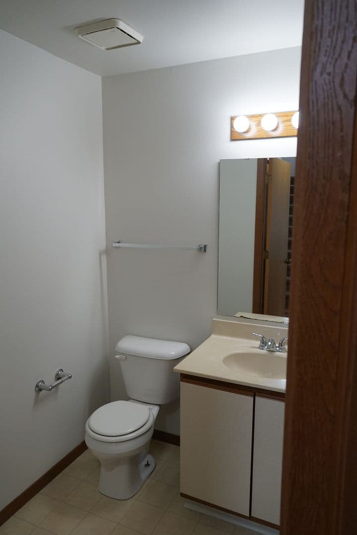 Madison Apartment: 5806 Raymond Road