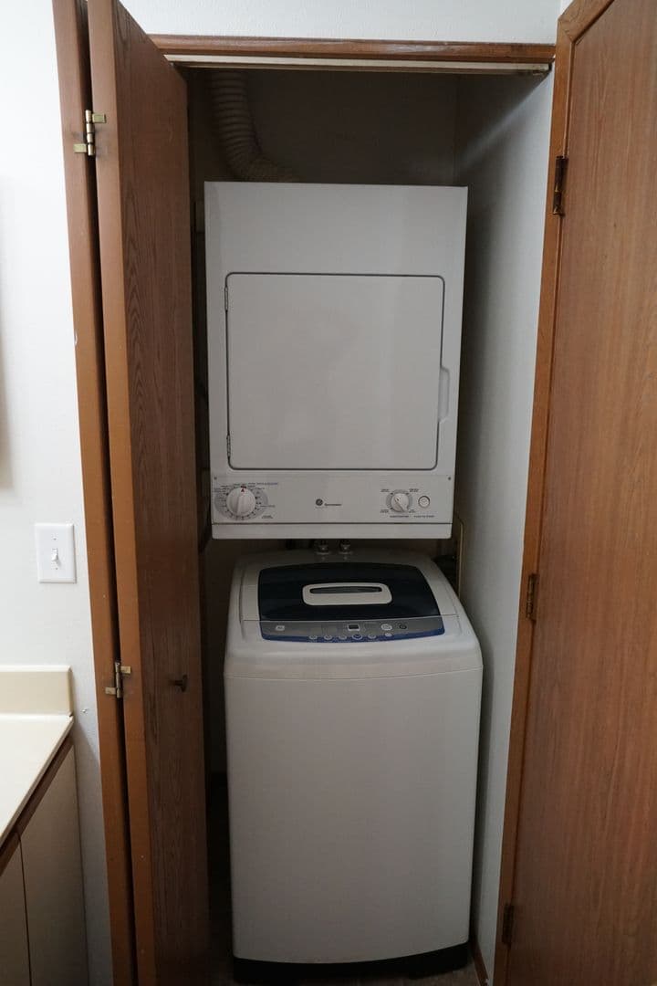 Madison Apartment: 5806 Raymond Road