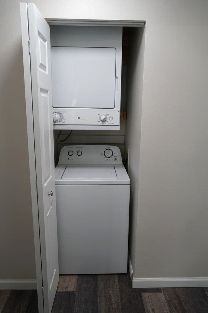 Madison Apartment: 5806 Raymond Road