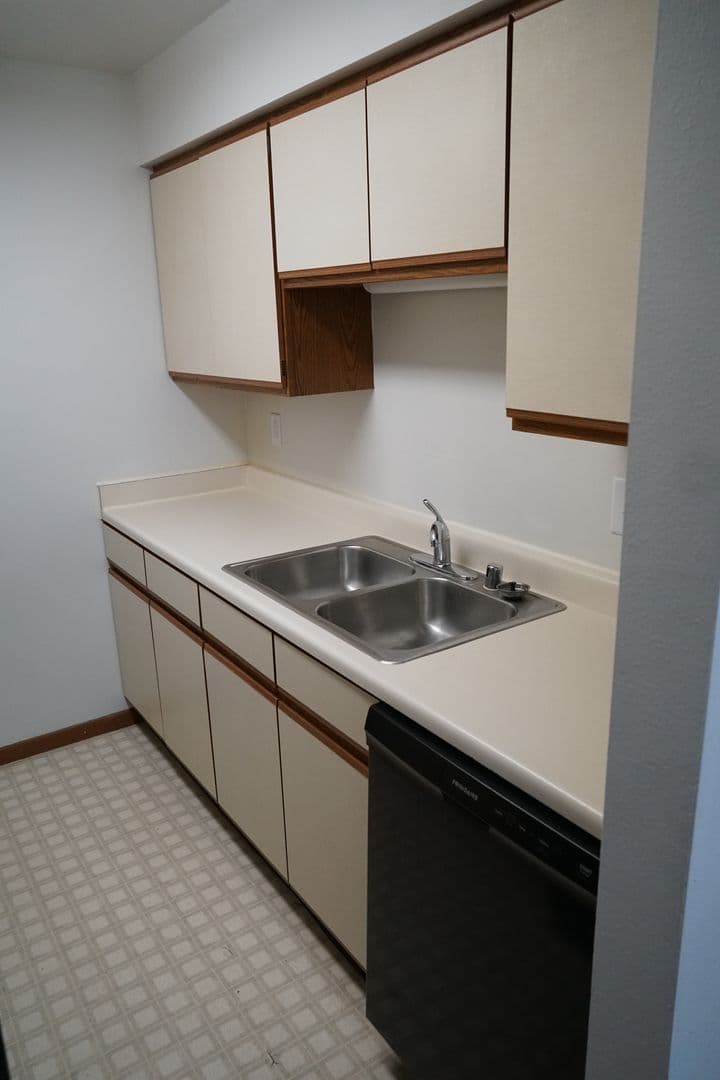 Madison Apartment: 5806 Raymond Road