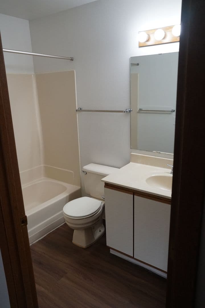 Madison Apartment: 5806 Raymond Road