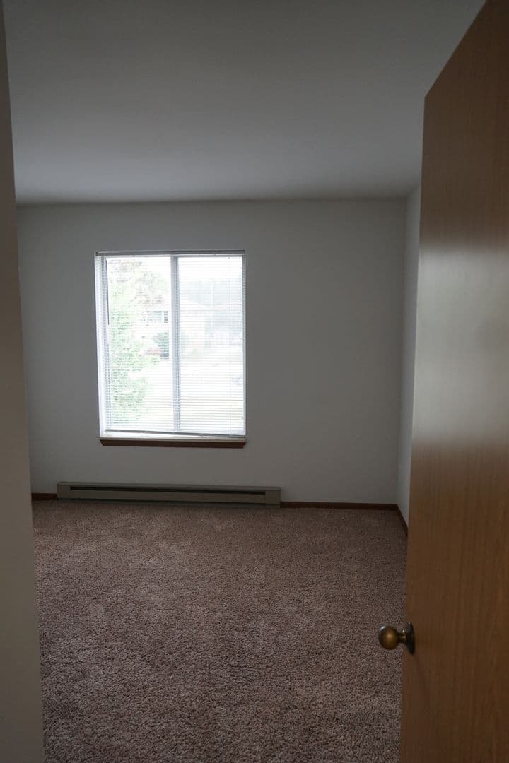 Madison Apartment: 5806 Raymond Road