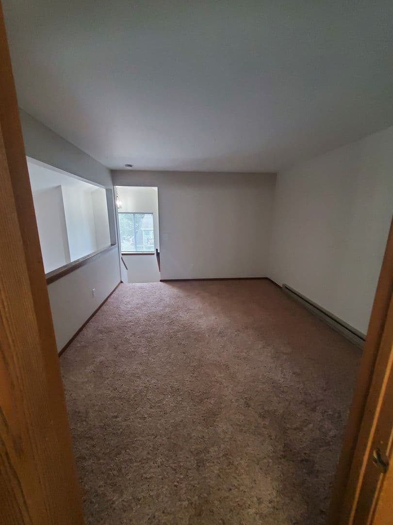 Madison Apartment: 5806 Raymond Road