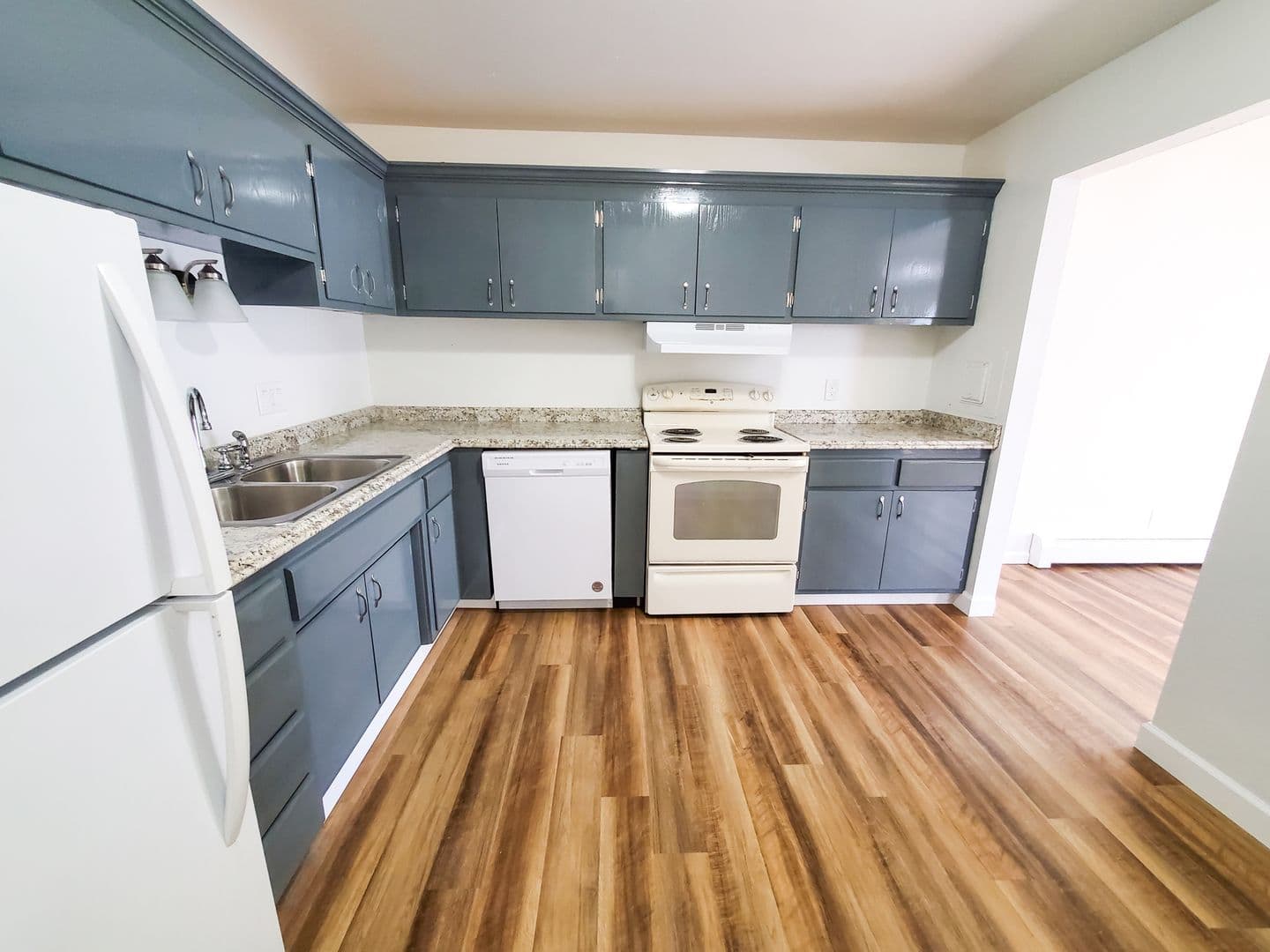 Fitchburg Apartment: 4929 Chalet Gardens Road