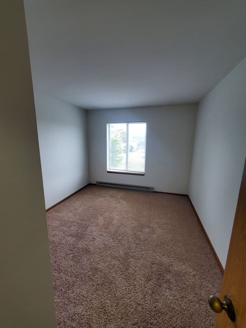Madison Apartment: 5806 Raymond Road