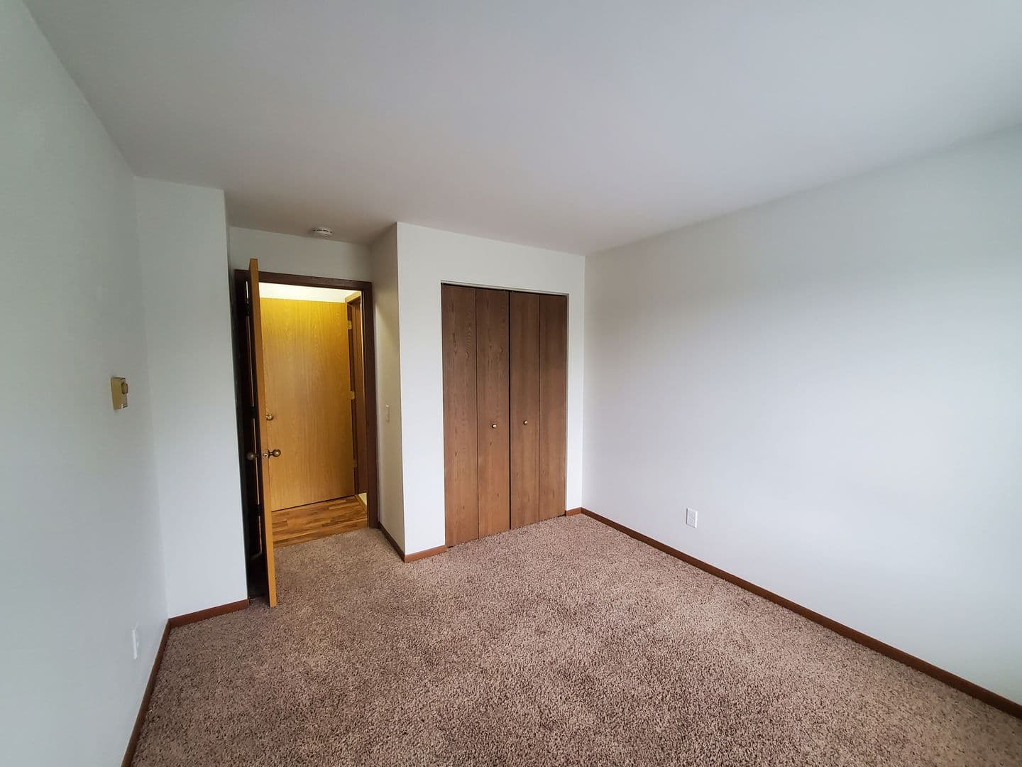 Madison Apartment: 5806 Raymond Road