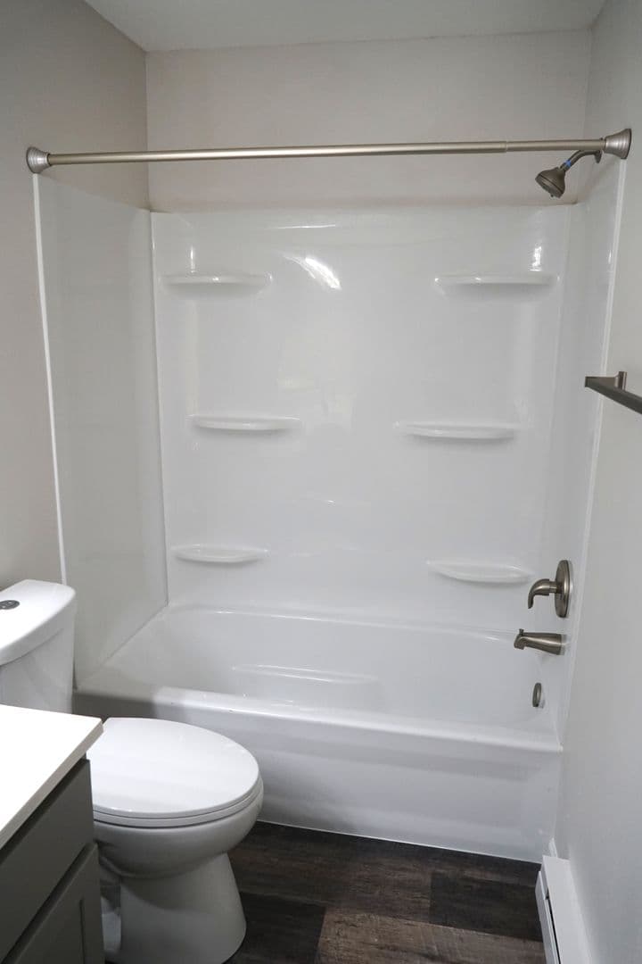 Madison Apartment: 5806 Raymond Road