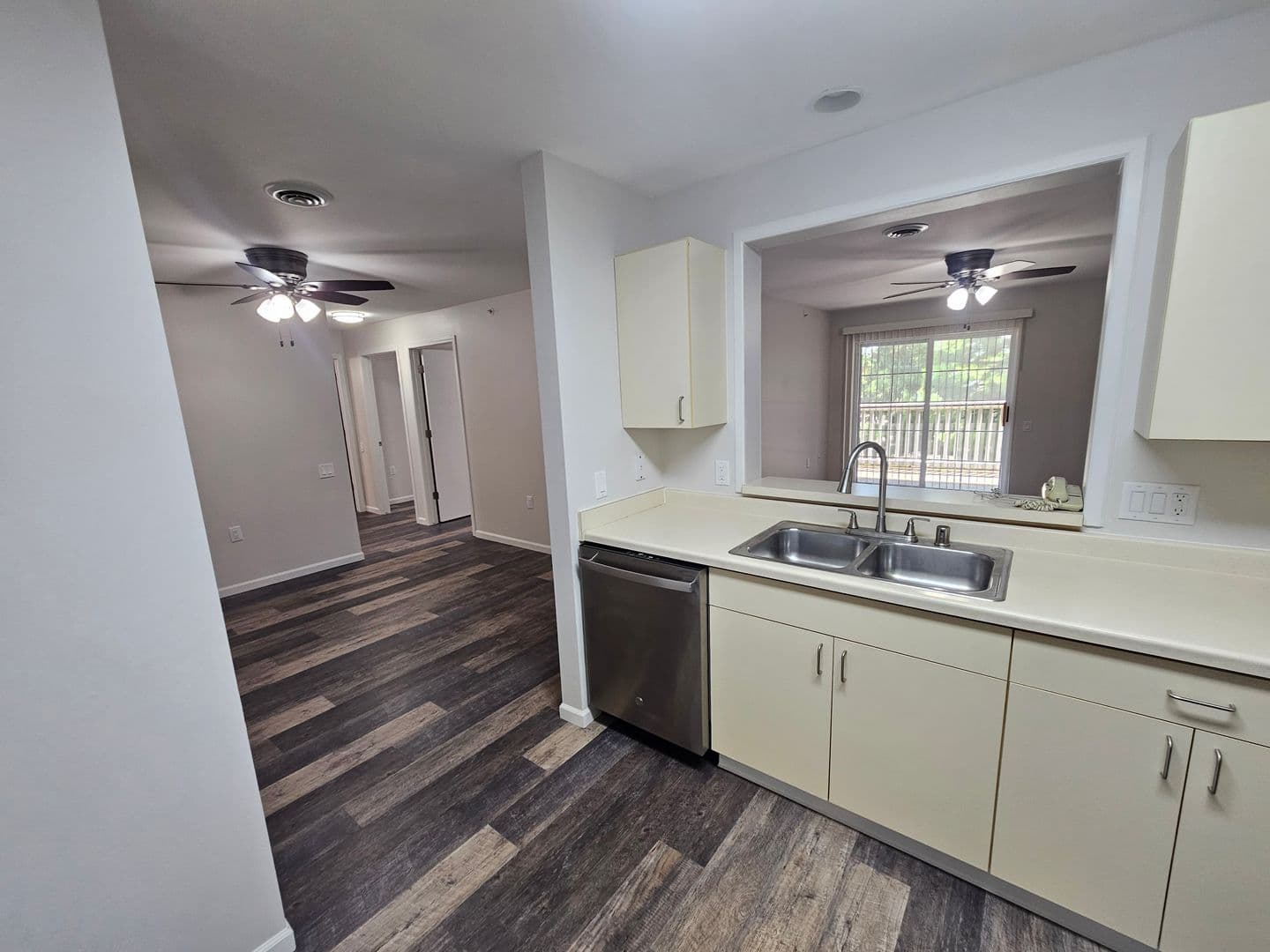 Verona Apartment: 325 Prairie Way Blvd