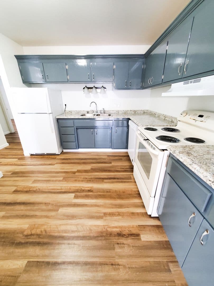 Fitchburg Apartment: 4929 Chalet Gardens Road