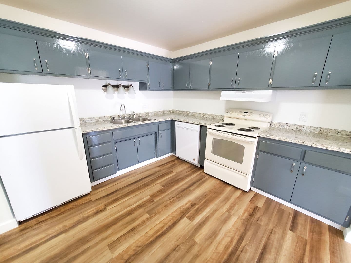 Fitchburg Apartment: 4929 Chalet Gardens Road