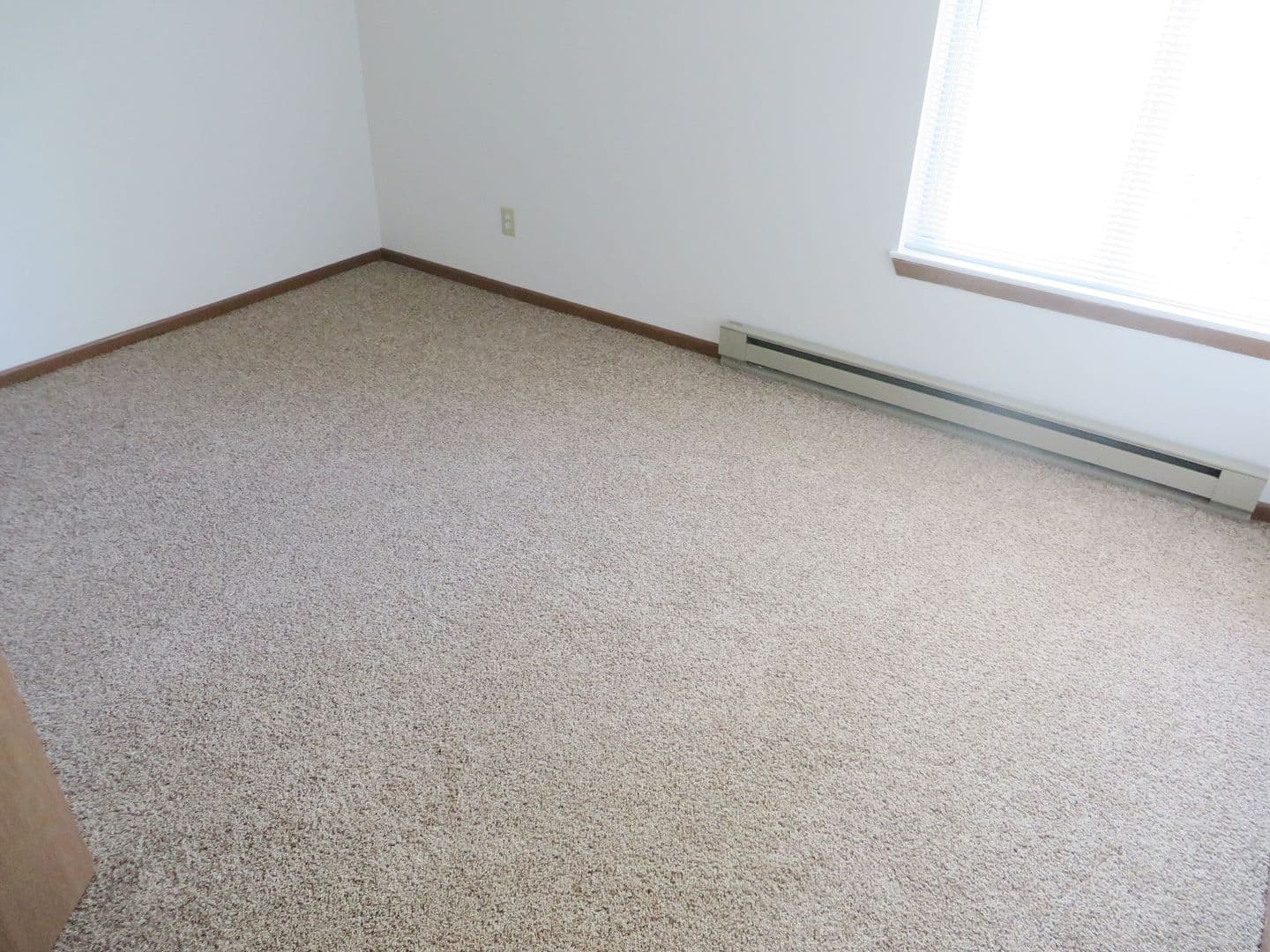 Madison Apartment: 5806 Raymond Road