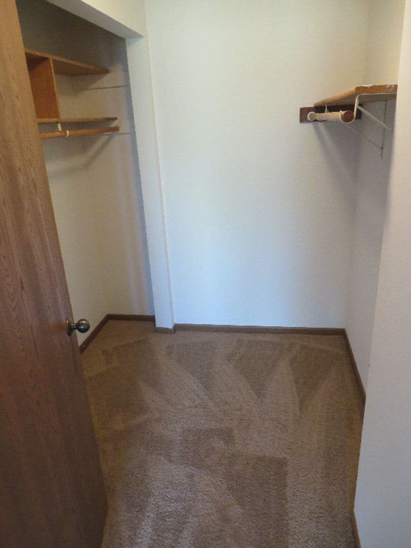 Madison Apartment: 5806 Raymond Road