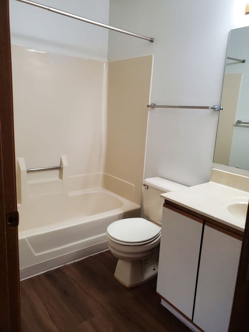 Madison Apartment: 5806 Raymond Road