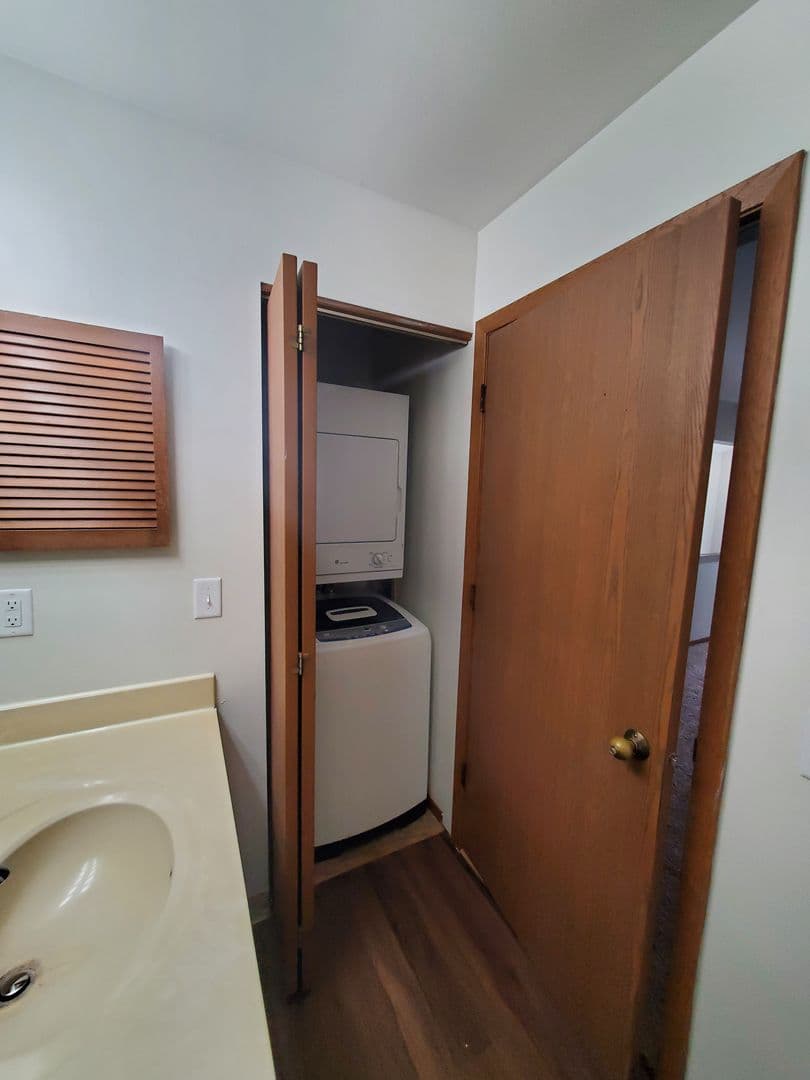 Madison Apartment: 5806 Raymond Road