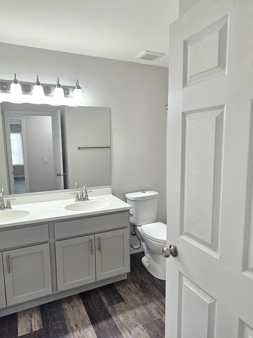 Madison Apartment: 5806 Raymond Road