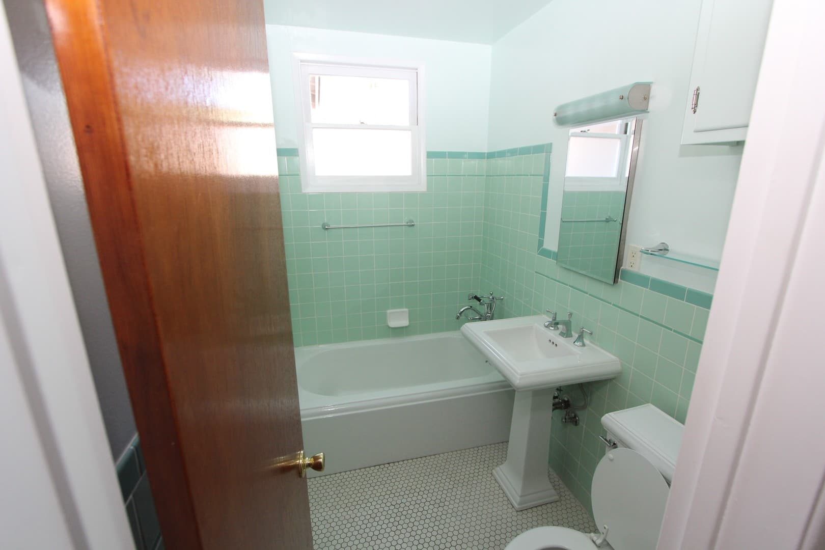 RIVERSIDE House: 117 W BLAINE ST