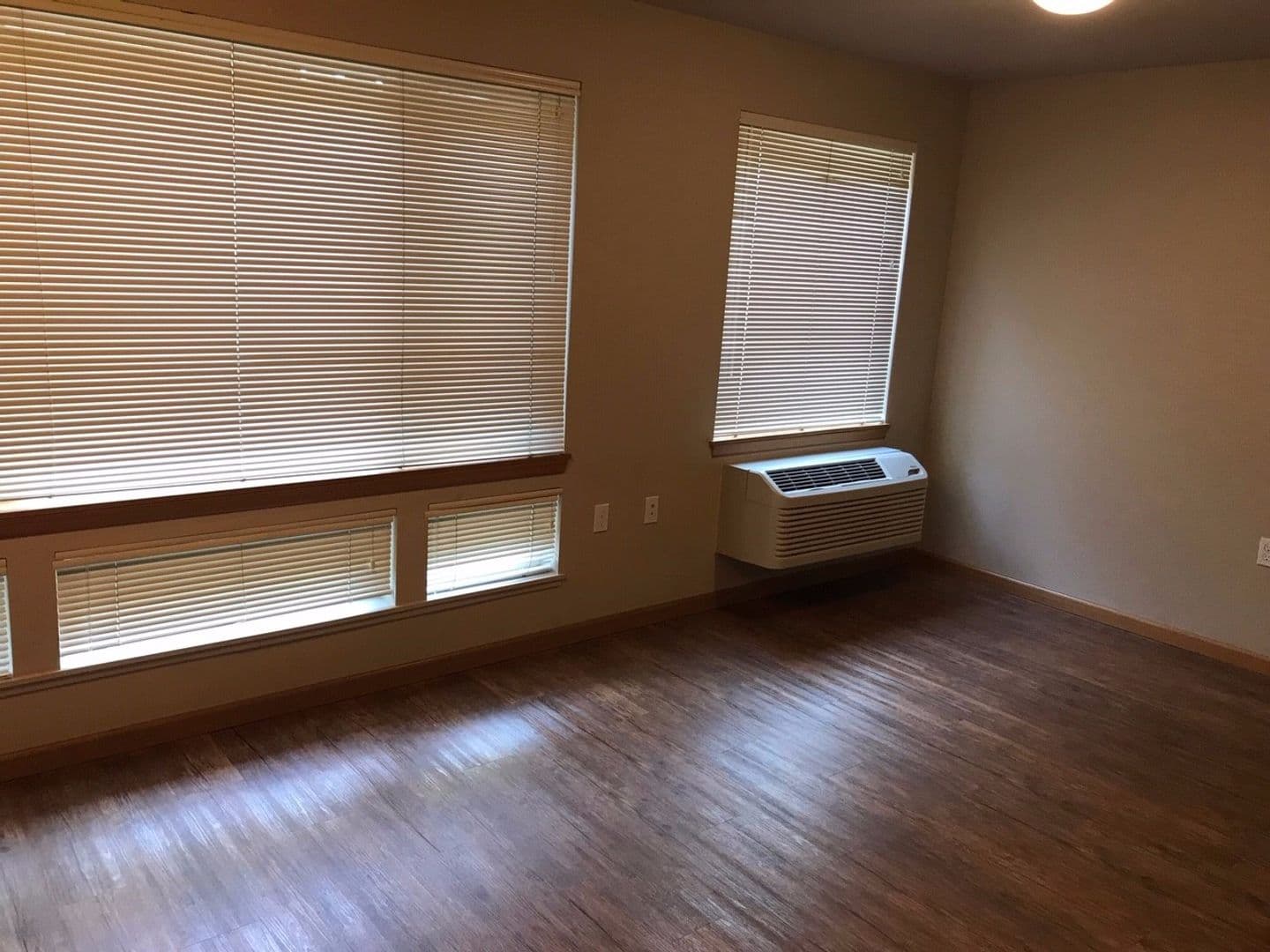 PORTLAND Apartment: 2926 SW 4TH AVE