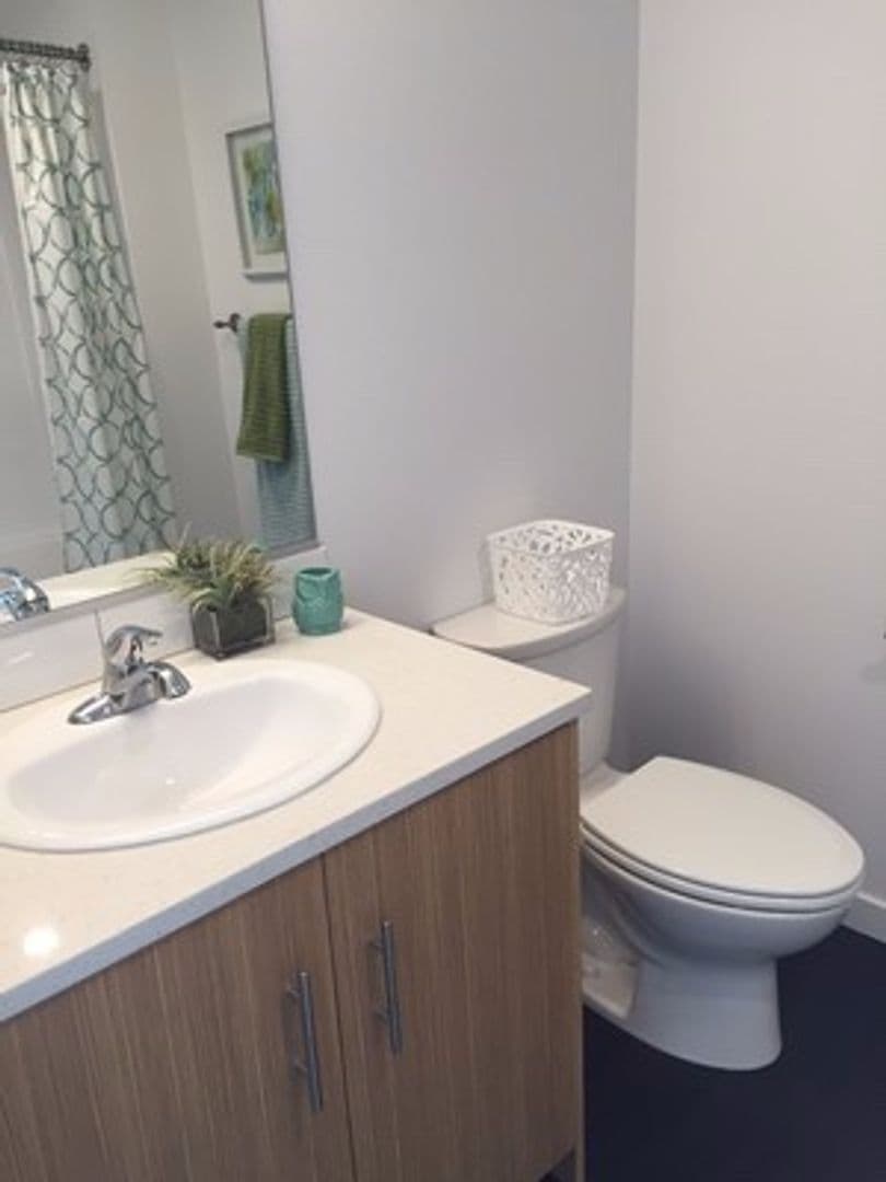Portland Apartment: 405 NE Mason St