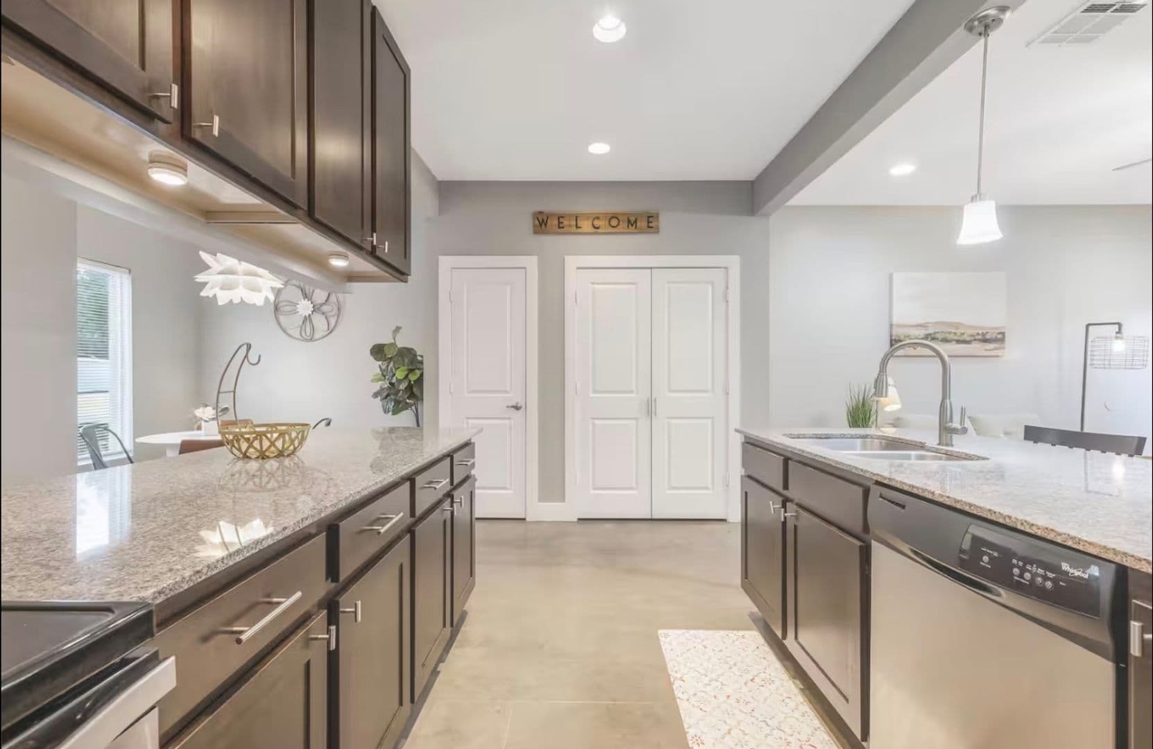 Lafayette Townhome: 113 Bayou St #107A