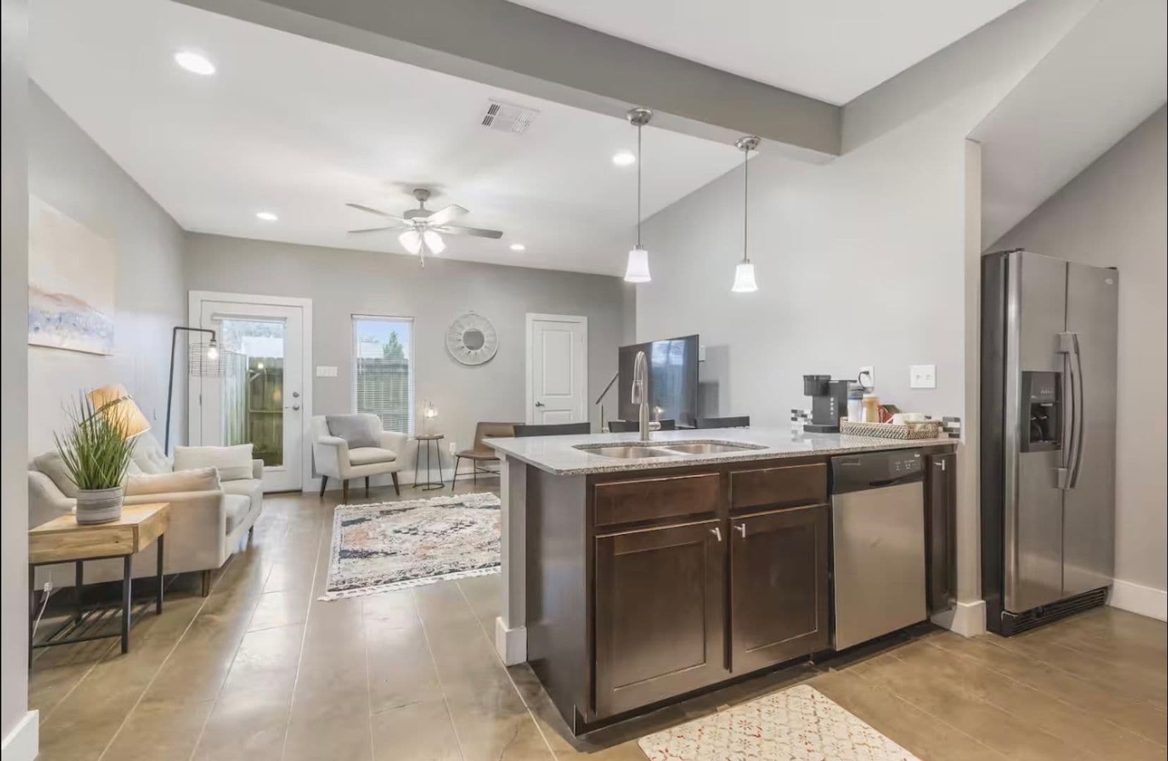 Lafayette Townhome: 113 Bayou St #107A