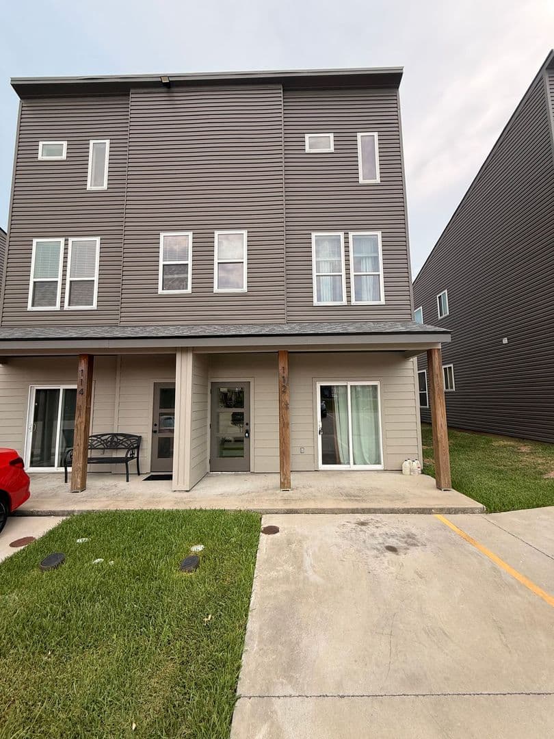 Lafayette Apartment: 112 Winged Elm Lane