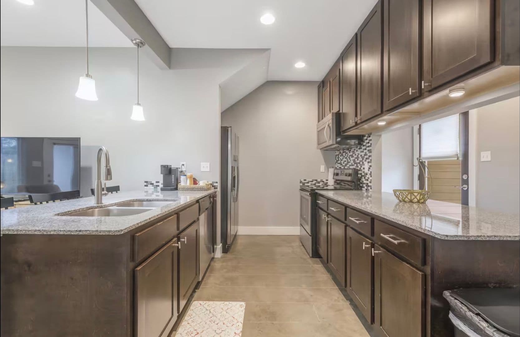 Lafayette Townhome: 113 Bayou St #107A