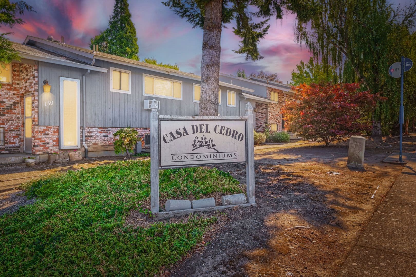 Gresham Townhome: 170 NE Kane Drive
