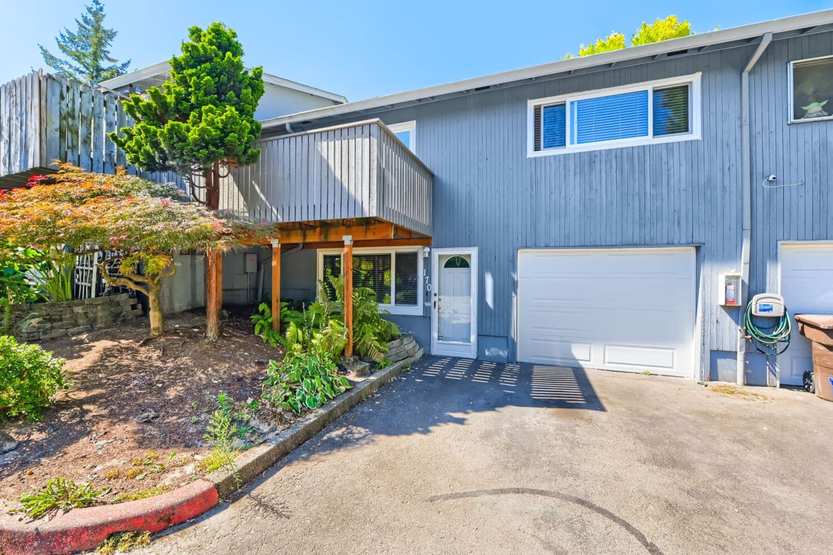 Gresham Townhome: 170 NE Kane Drive