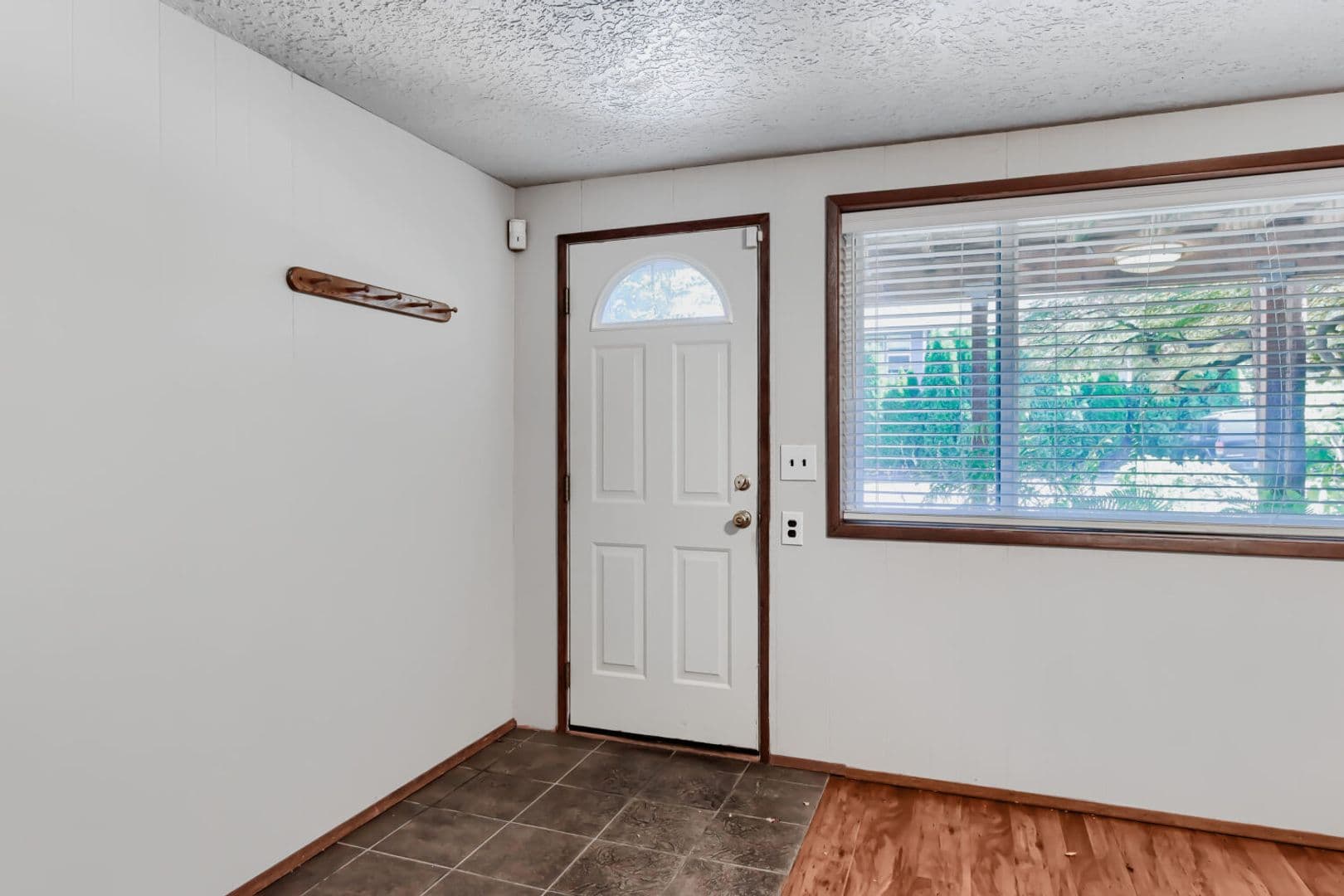Gresham Townhome: 170 NE Kane Drive