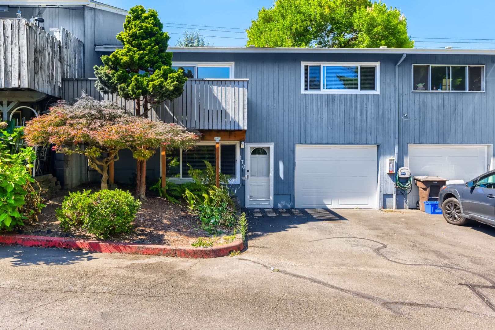 Gresham Townhome: 170 NE Kane Drive