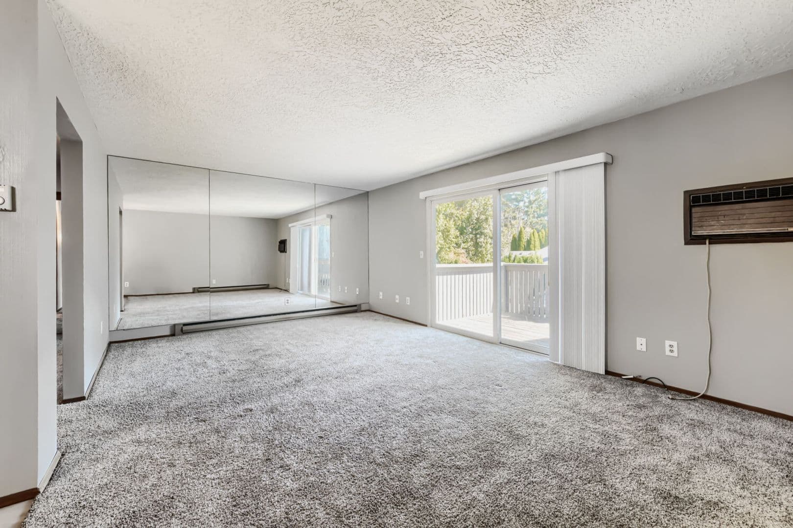 Gresham Townhome: 170 NE Kane Drive