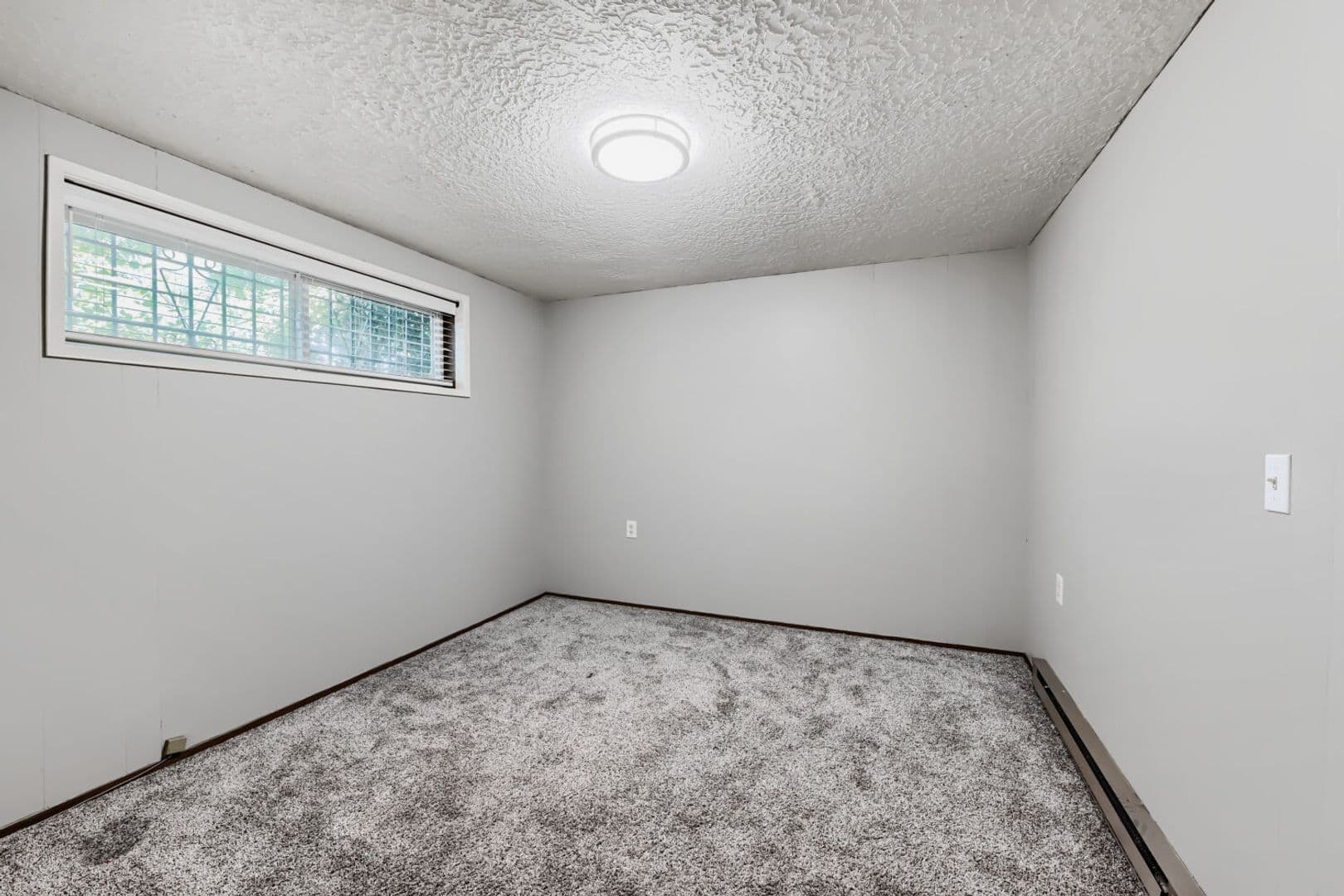 Gresham Townhome: 170 NE Kane Drive