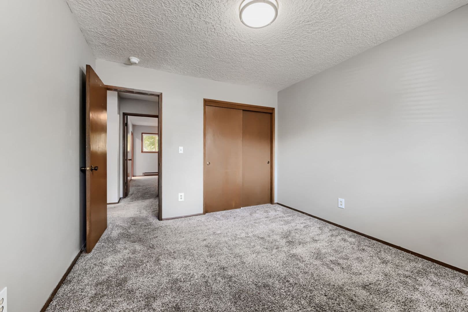 Gresham Townhome: 170 NE Kane Drive