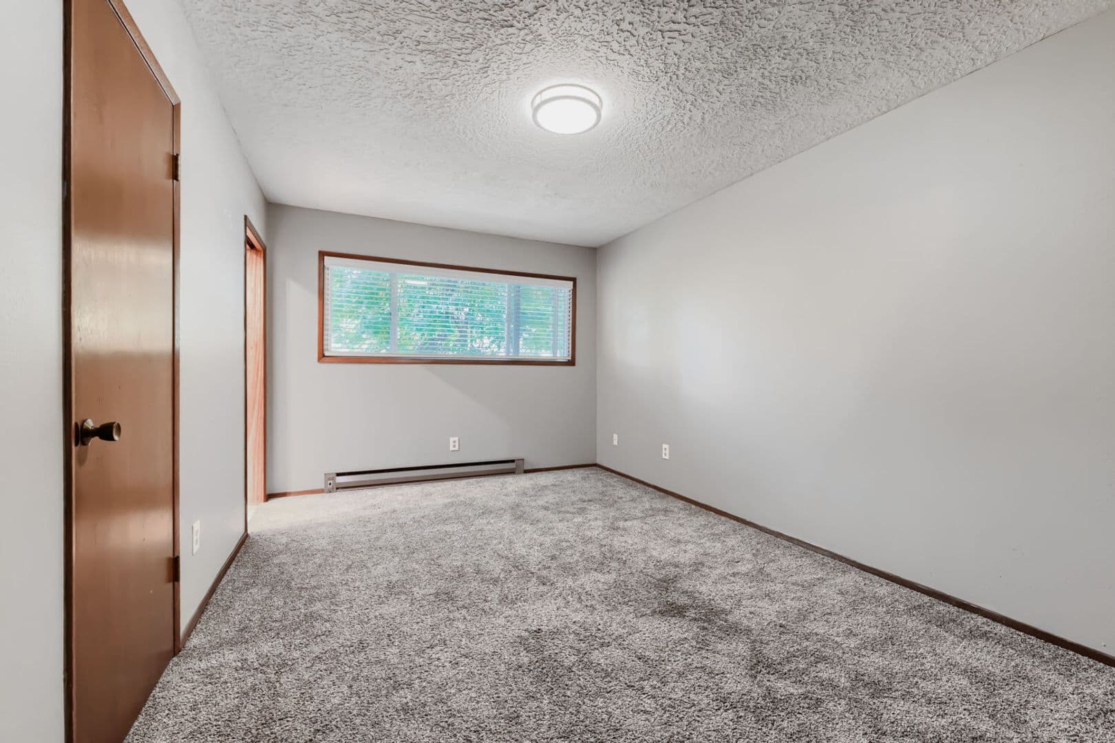 Gresham Townhome: 170 NE Kane Drive