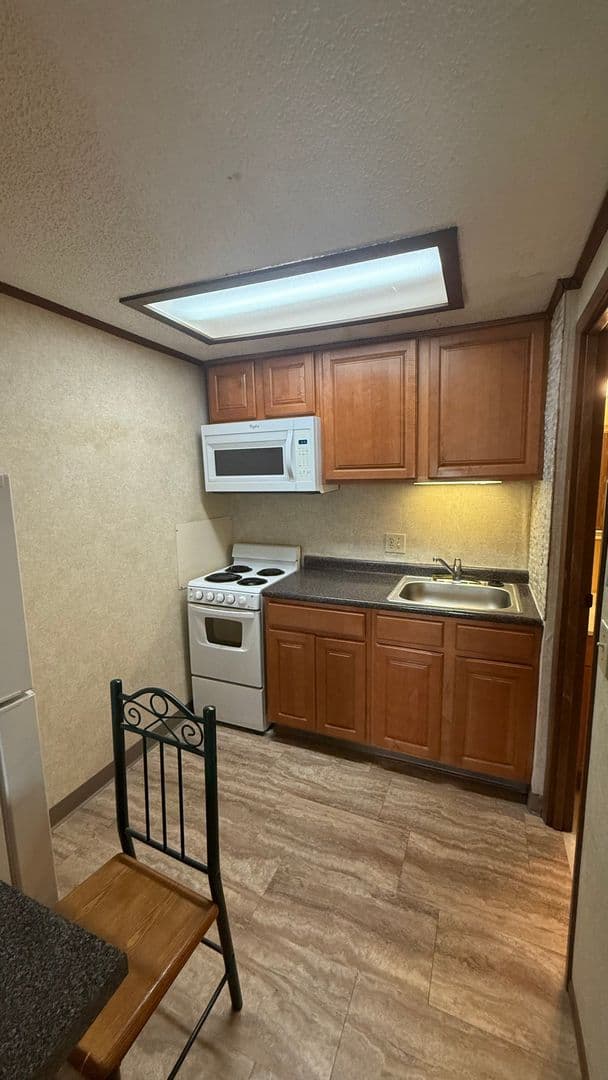 Coraopolis Apartment: Red Deer Lane