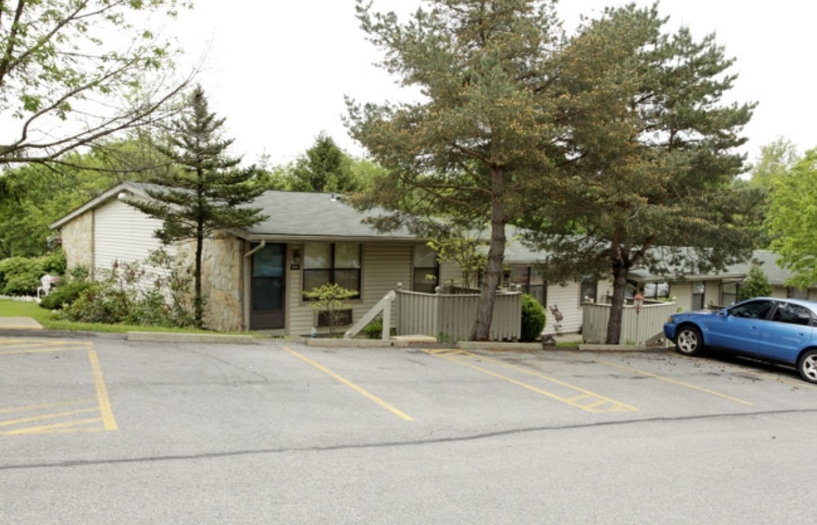 Coraopolis Apartment: 1000 Dorothy Street