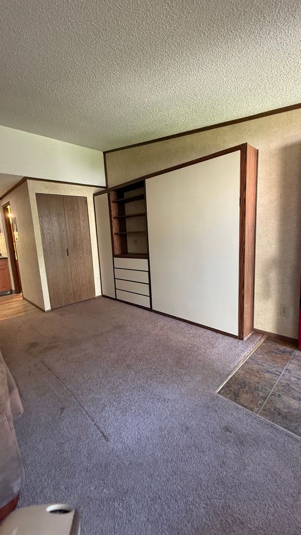 Coraopolis Apartment: Red Deer Lane