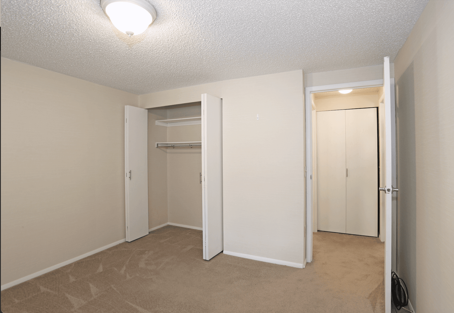 Coraopolis Apartment: Red Deer Lane