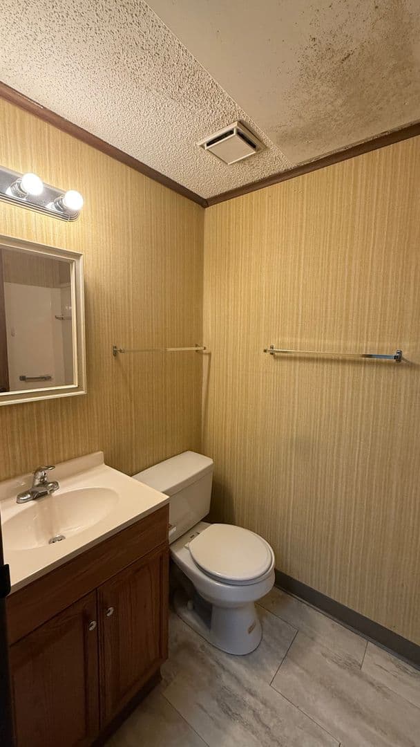Coraopolis Apartment: Red Deer Lane