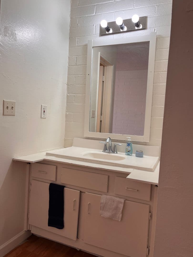 Tucson Apartment: 2000 N. Camino Serna