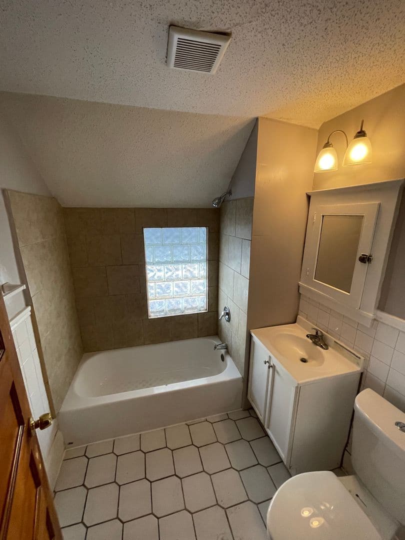 Minneapolis Apartment: 3718 Oakland Ave S