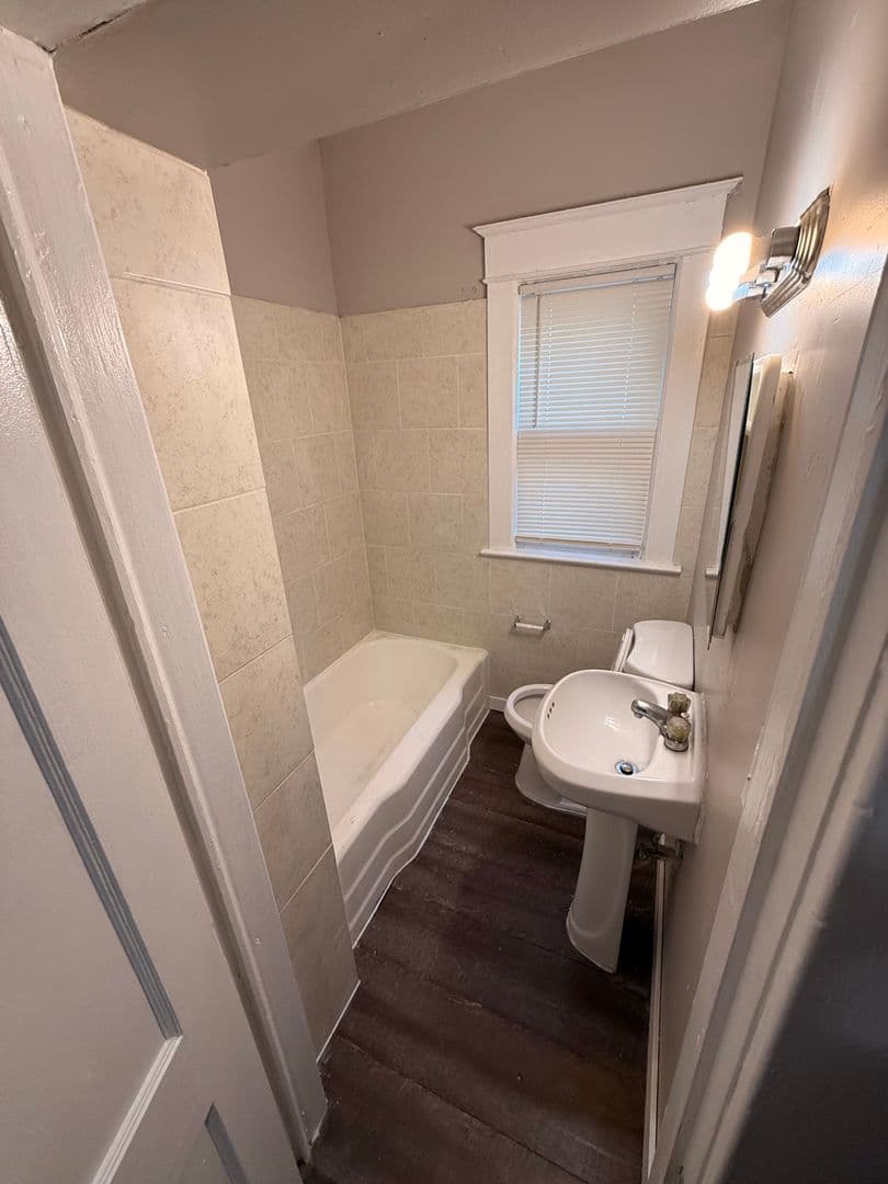 Minneapolis Apartment: 3718 Oakland Ave S