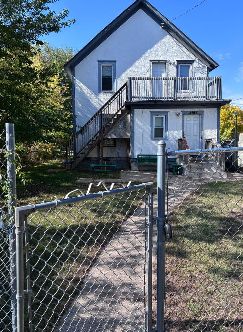Minneapolis Apartment: 3705 Chicago Ave