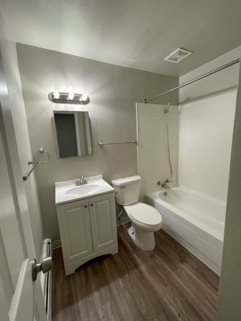 So Sioux City Apartment: 300-310 W 33rd St