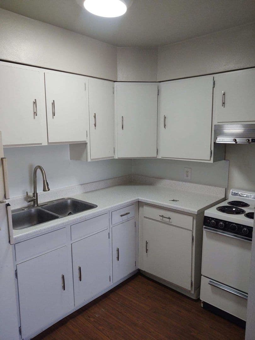 So Sioux City Apartment: 300-310 W 33rd St