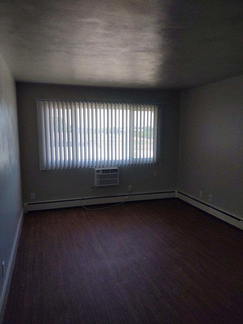 So Sioux City Apartment: 300-310 W 33rd St