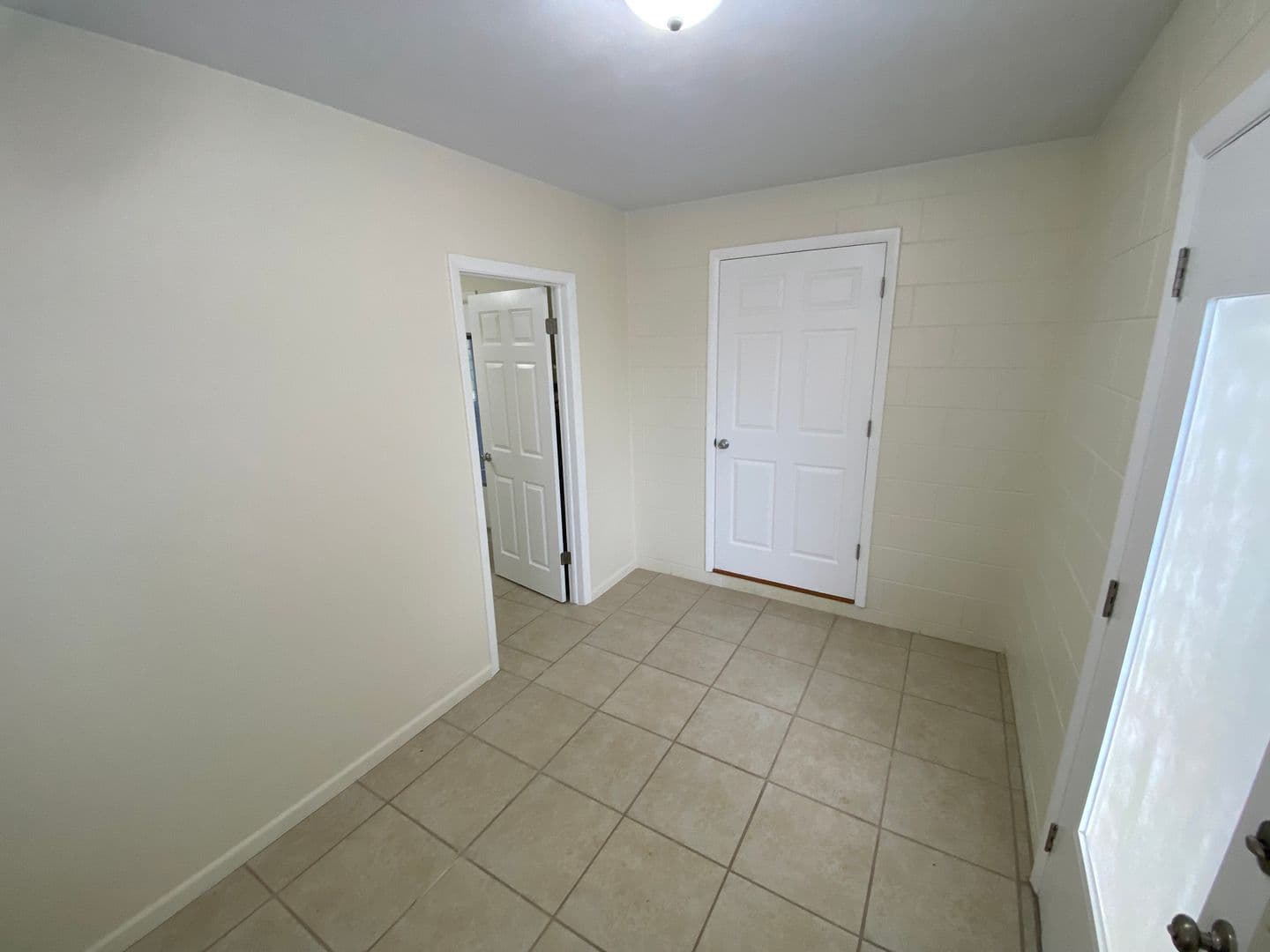 Orange City House: 2210 SE 2ND ST ORANGE CITY