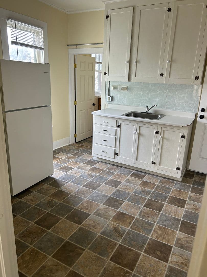 La Grande Apartment: 1408 Washington